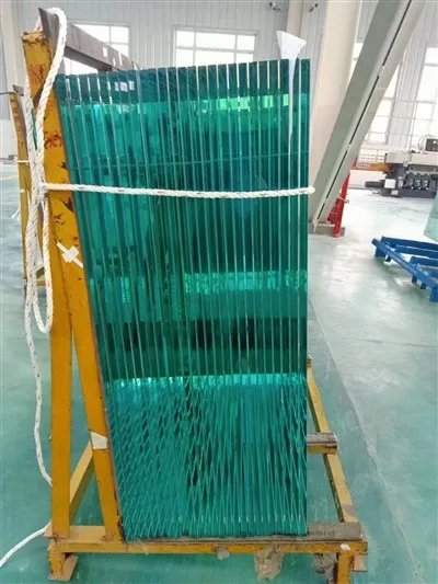 Vetro temperato a basso contenuto di ferro